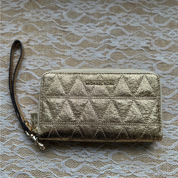 Michael Kors Handbags - Michael Kors Metallic Gold Quilted Wristlet